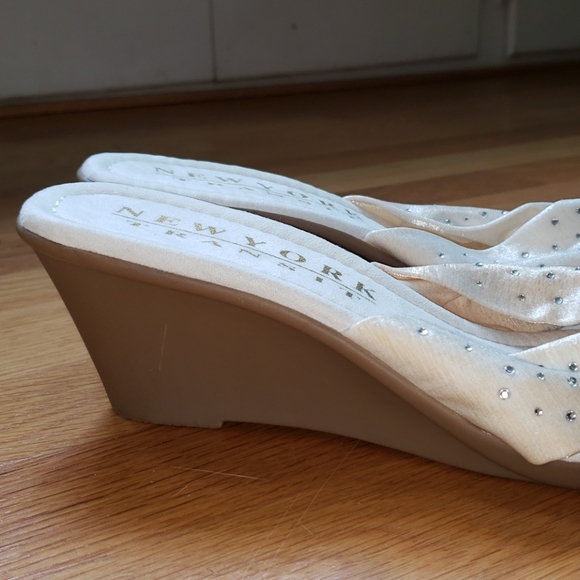 NWOT New York Transit Cream Sparkle Wedges - Picture 2 of 11